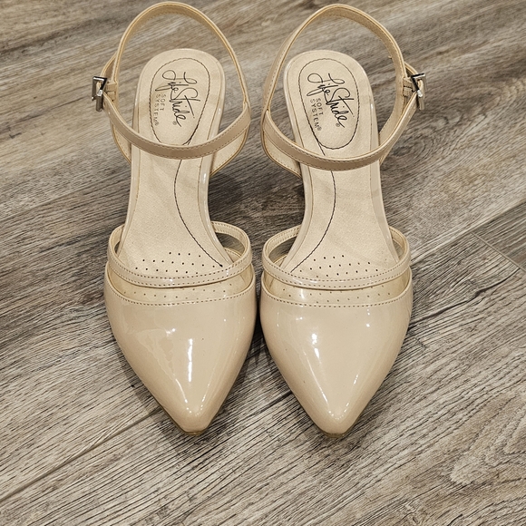 Women's Life Stride Cream Beige Sovia Slingback Heel Size 6M - Picture 2 of 9